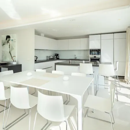 About Breeze Villa *