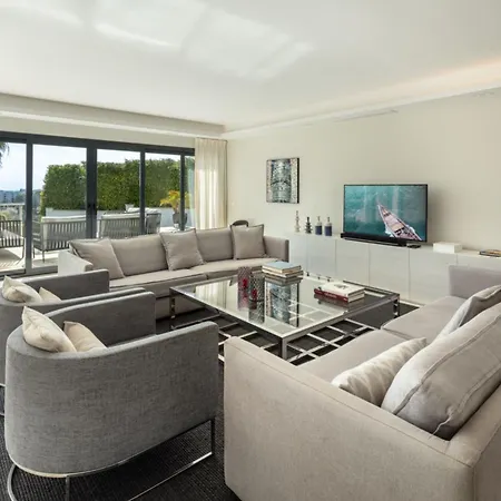 About Breeze Villa *